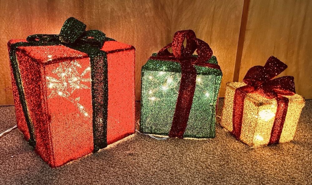 Three Mesh Collapsible Lighted Top Bows Wrapped Gifts Red, Grn Gold Christmas